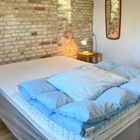 1 Bedroom Gorgeous In Semesterbostad *